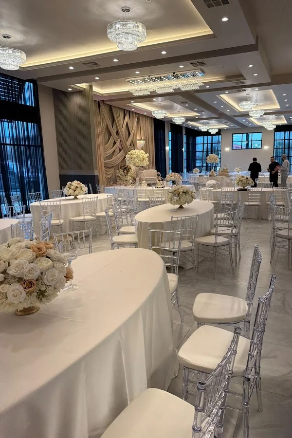 Grand Crystal Chandeliers