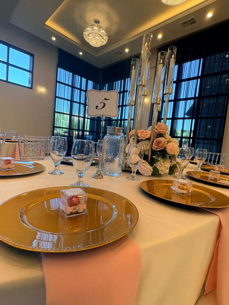 Gold charger place setting